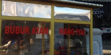 Cari Sarapan Enak di Kotamobagu? Bubur Ayam Bang Iyai Jagonya