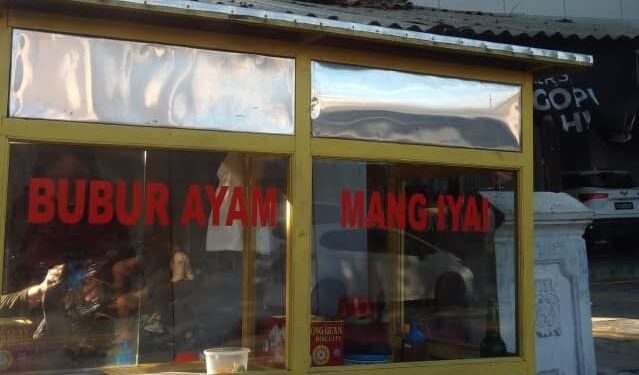Cari Sarapan Enak di Kotamobagu? Bubur Ayam Bang Iyai Jagonya