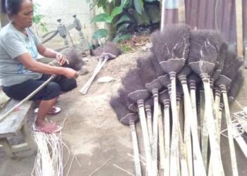 Butuh Sapu Lantai Tradisional atau Sapu Ijuk? Disini Tempatnya