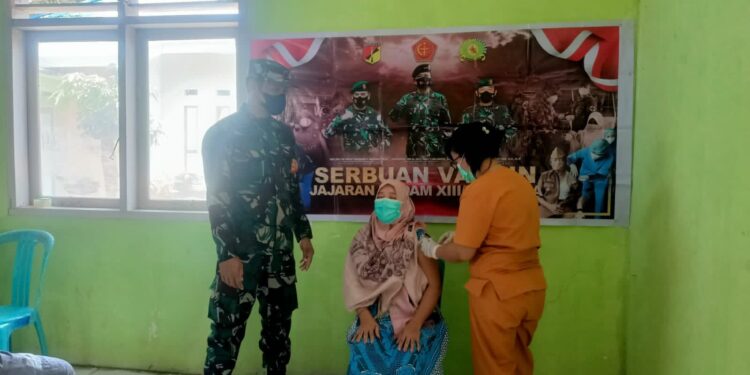 Pemdes Desa Molobog Gelar Vaksinasi Massal