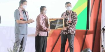 Wakili Walikota, Nayodo Terima Penghargaan BPJS Ketenagakerjaan