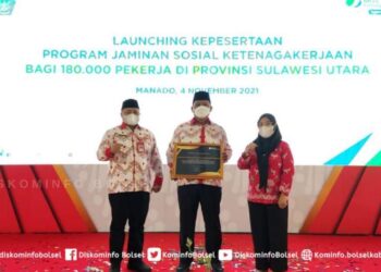 Diterima Wabup, Pemkab Bolsel Terima Penghargaan BPJS Ketenagakerjaan