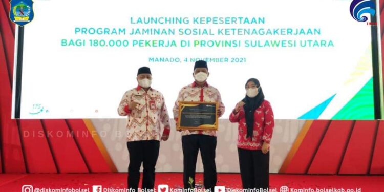 Diterima Wabup, Pemkab Bolsel Terima Penghargaan BPJS Ketenagakerjaan
