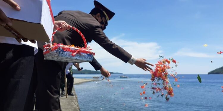 Peringati Hari Pahlawan Ke-76, Pemda Boltim Gelar Upacara Tabur Bunga