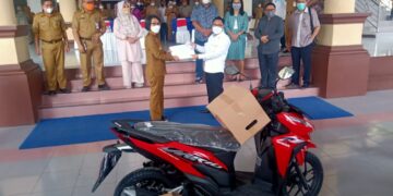 Yasti Serahkan Bantuan Kendaraan Roda Dua dari Hamba Tuhan ke BPS Sinode GMIBM