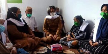 Bupati Yasti Kunjungi Keluarga Duka Almarhum Kades