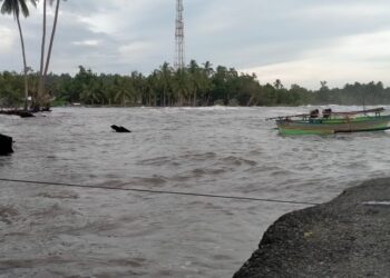 Warga Resah Dengan Abrasi Muara Tolondadu Makin Meluas