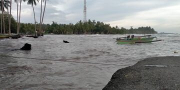 Warga Resah Dengan Abrasi Muara Tolondadu Makin Meluas