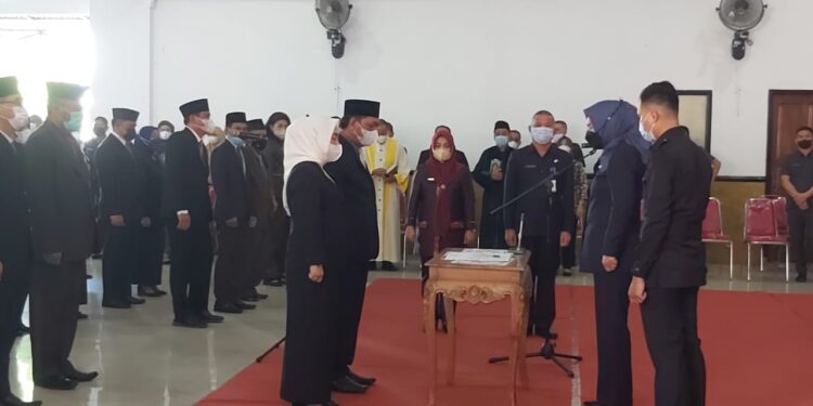 Berikut Jumlah dan Nama Pejabat Kotamobagu yang Dilantik di Aula Rumah Dinas Wali Kota