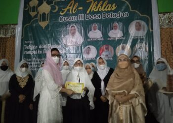 Bupati Yasti Hadiri Wisuda Iqro 85 Anggota Majelis Ta’lim Desa Doloduo