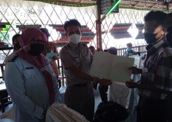 BPN Kabupaten Boltim Serahkan Sertipikat Tanah Kepada Masyarakat Secara Gratis
