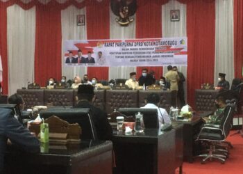 Wali Kota Hadiri Paripurna Penetapan Perubahan Perda RPJMD Tahun 2018-2023