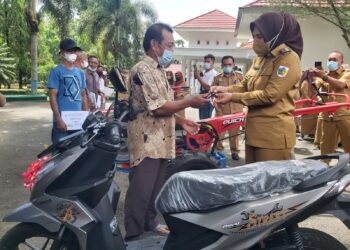 Ketua RT ini Dapat Reward Sepeda Motor dari Wali Kota Kotamobagu