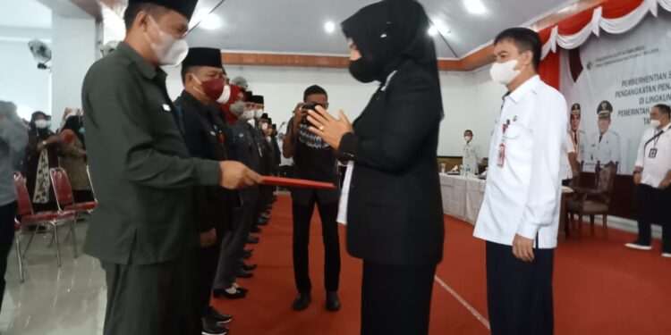 Ini 15 Penjabat Sangadi yang Dilantik Wali Kota Kotamobagu