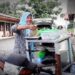Mbak Rini Kumpulakn Pundi-pundi Rupiah Lewat Jualan Gado-gado keliling