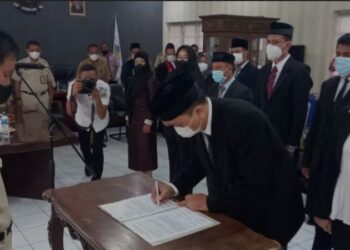 Wakili Wali Kota, Sande Dodo Lantik 16 Pejabat Struktural