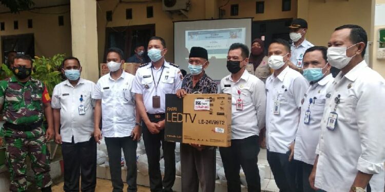 Vaksinasi Bagi Lansia Digelar, Doorprize Menarik Dibagikan