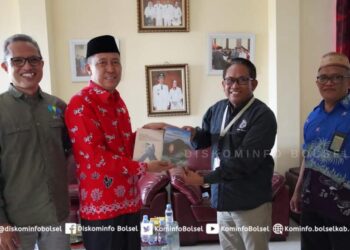 Iskandar Kamaru Terima Piagam Penghargaan dari Kementerian Lingkungan Hidup