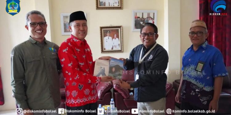 Iskandar Kamaru Terima Piagam Penghargaan dari Kementerian Lingkungan Hidup