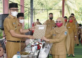 Serahkan SK, Bupati Berharap ASN Menetap di Bolsel