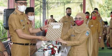 Serahkan SK, Bupati Berharap ASN Menetap di Bolsel