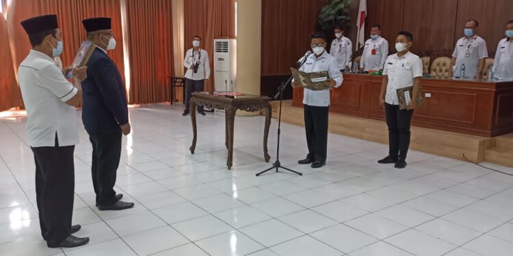 Wakili Bupati Yasti, Tahlis Lantik Kadis Dukcapil Bolmong