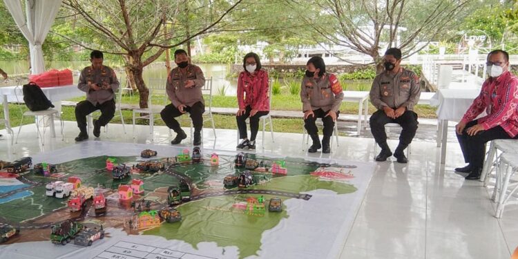 Ikuti Kegiatan Tactical Floor Game Pengamanan Pilsang, ini yang Ditekankan Bupati Yasti