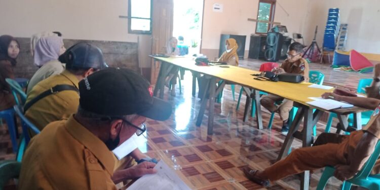 Bahas Terkait Penerimaan BLT, Pemdes Motongkad Utara Gelar Rapat Bersama