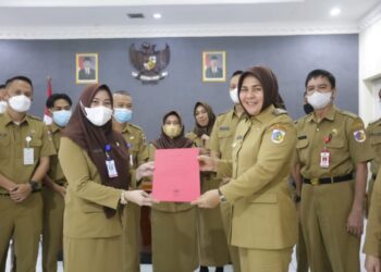 Wali Kota Tatong Bara Tunjuk Sulastri Polii Sebagai Pelaksana Tugas Disdukcapil