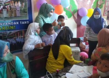 Wali Kota Tatong Bara Tinjau Langsung Pelaksanaan Vaksinasi Anak Umur 6 – 11 Tahun di Mongkonai