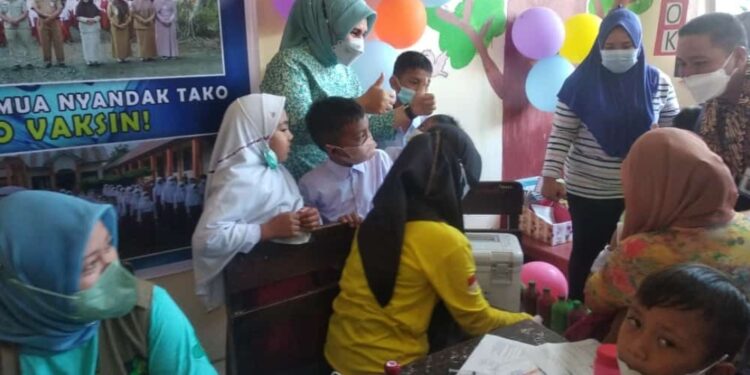 Wali Kota Tatong Bara Tinjau Langsung Pelaksanaan Vaksinasi Anak Umur 6 – 11 Tahun di Mongkonai