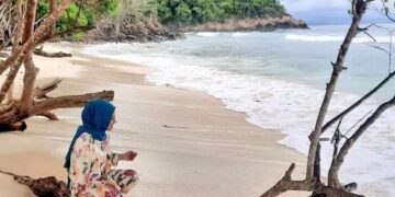 Wisata Pantai Pasir Putih ini Wajib Dikunjungi