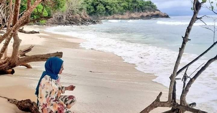 Wisata Pantai Pasir Putih ini Wajib Dikunjungi