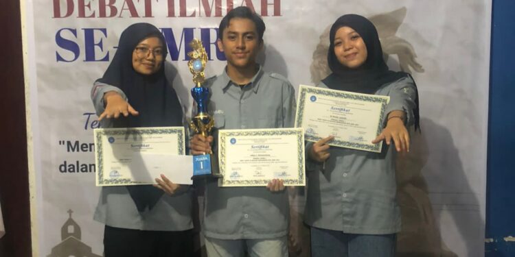 Tim Formasi Boltim Sabet Juara I Dalam Kompetisi Debat Ilmiah