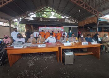 Hadirkan Tersangka, Polres Kotamobagu Rilis Kronologis Kejahatan Seksual Sesama Jenis