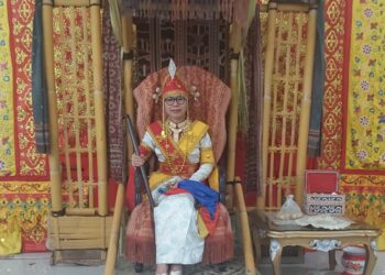 Ini Makna Kolatag atau Tempat Duduk Bupati Bolaang Mongondow Saat Diberikan Gelar Adat