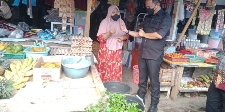 Jemput Bola, Bupati Sachrul Dialog Langsung dengan Pedagang Pasar Kotabunan