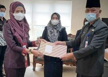 Mundur, Wahdania Mantang Gantikan Tanty Korompot