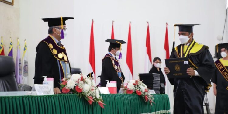 Diwisuda, Bupati Boltim Resmi Sandang Gelar Magister Sains