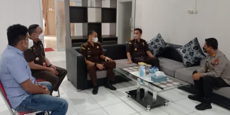 Silaturahim, Kajari Sambangi Polres Kotamobagu