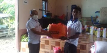 Peduli, Dispora Boltim Salurkan Bantuan Kepada Korban Banjir Desa Motongkad 