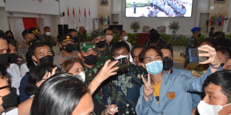 KSAD Kuliahi Mahasiswa PTN dan PTS di Auditorium Unsrat