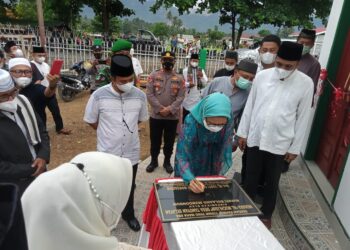 Yasti Resmikan Gedung UPZ dan Menara Masjid Al-Muklisin Desa Tanoyan