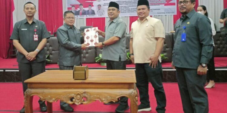 Empat Ranperda Disahkan DPRD Kotamobagu Menjadi Perda