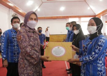 Tatong Bara Serahkan SPPDT PBB Perdesaan dan Perkotaan dan DHKP Tahun 2022