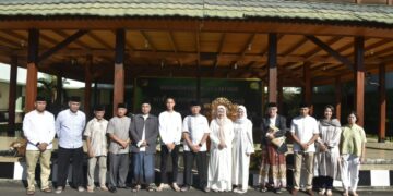 Danrem Brigjen TNI Mukhlis Sholat Ied di Lapangan Makorem 131/Santiago