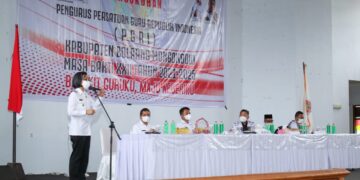 Kukuhkan Pengurus PGRI Kabupaten, Yasti: Guru Aset Berharga Bangsa