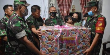 KSAD Jenderal Dudung Beri Tali Asih untuk Kembar Siam Joana dan Jofelin