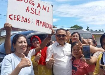 Jemput Penjabat Bupati Bolmong, Ribuan Warga Padati Perbatasan Poigar-Minsel