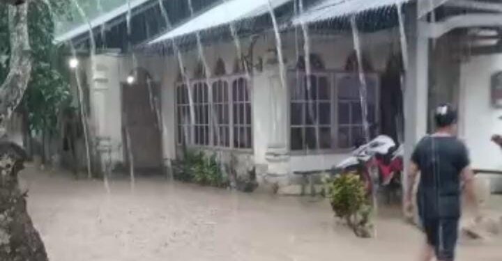 Cuaca Ekstrim, Puluhan Rumah Warga di Desa Dodap Pantai Terendam Banjir